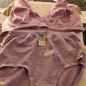 3 bras46 d and panties size 8